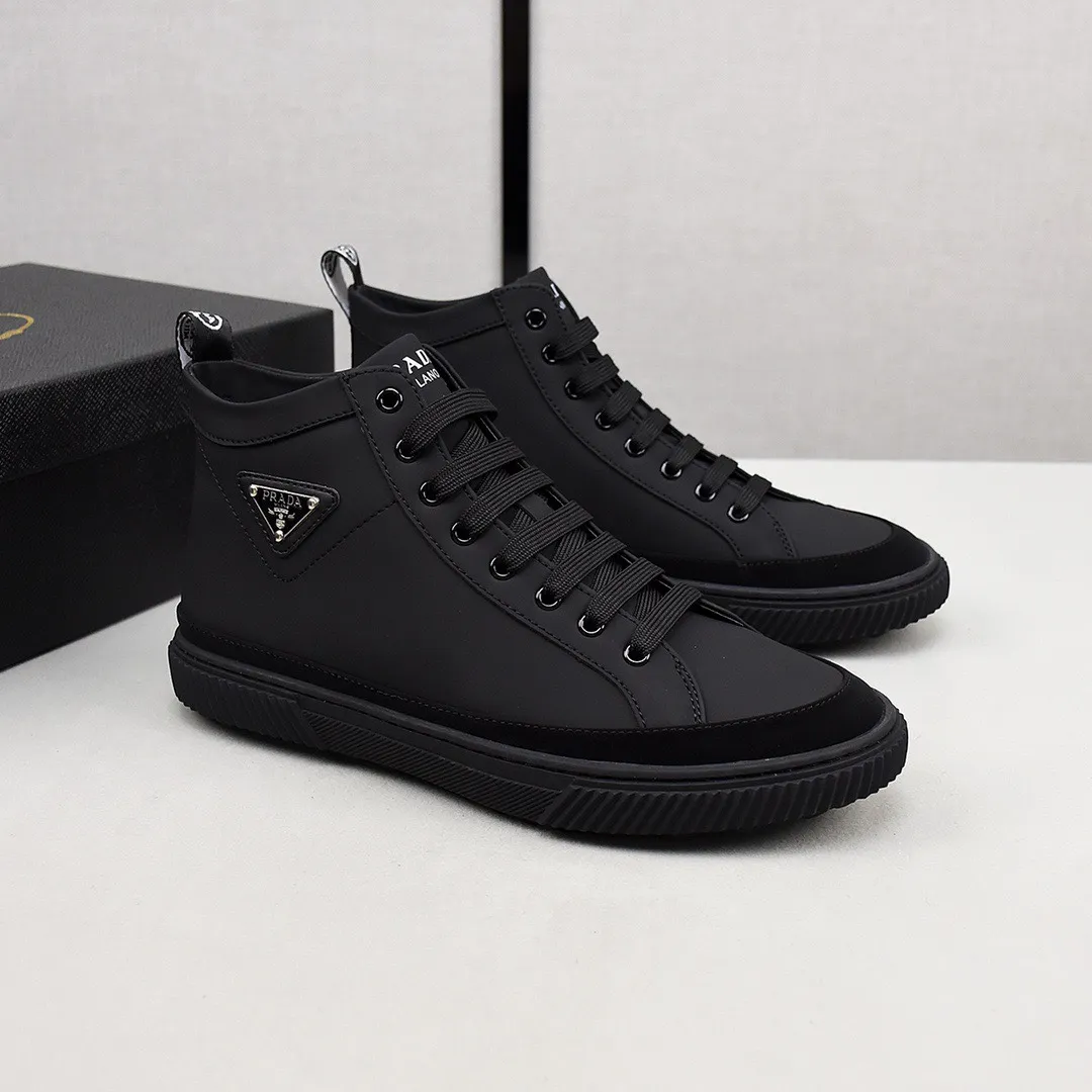 PRADA [Prada] high-top sports and casual shoes. Men's shoes 💰440💰. The upper is made of cowhide, sheepskin lining, rubber outsole, comfortable on the feet, men's size 38-44, choose according to your usual wearing size.